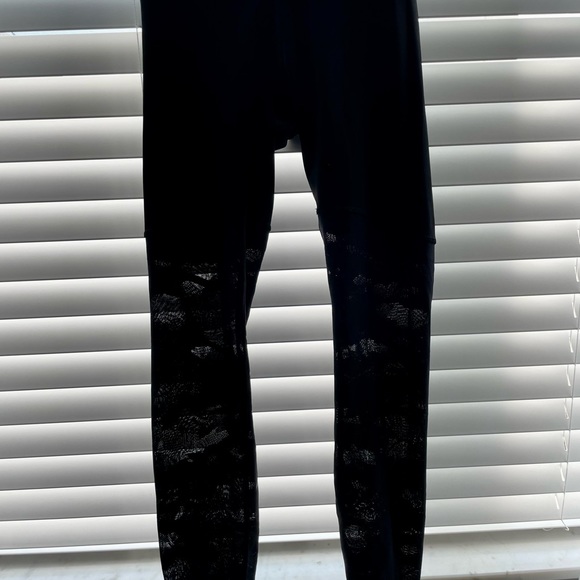 lululemon mesh leggings - Picture 3 of 4
